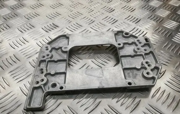 Mercedes-Benz E W210 Other engine bay part A2105400173
