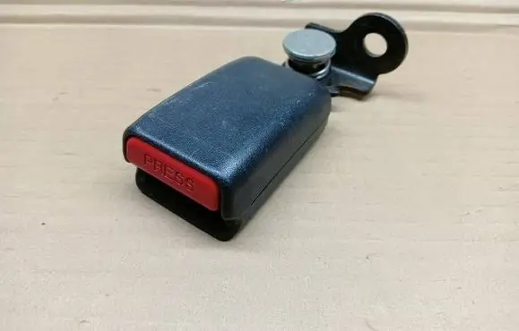 Mitsubishi Space Star Rear seatbelt buckle