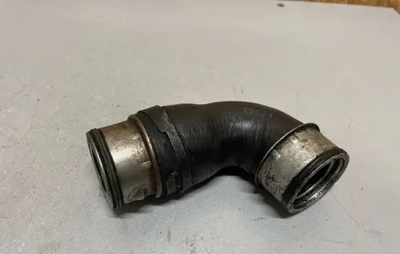 Volkswagen Golf Plus Intercooler hose/pipe 1T0145790B