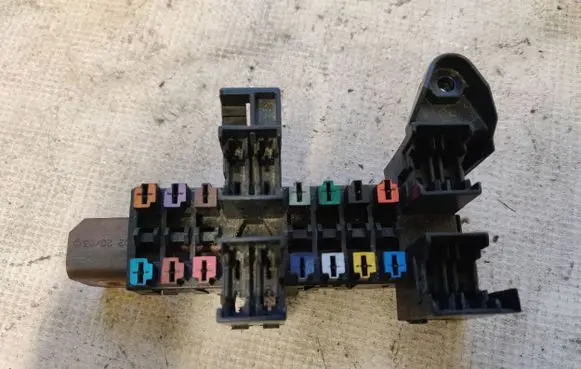 Mercedes-Benz Vito Viano W639 Fuse module 2035400050 08200500