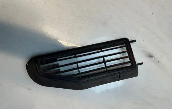 Volkswagen Transporter - Caravelle T3 Dashboard air vent grill cover trim 251837897