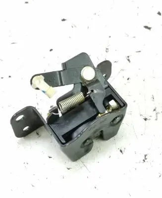Hyundai Tucson JM Tailgate window lock/catch/latch 