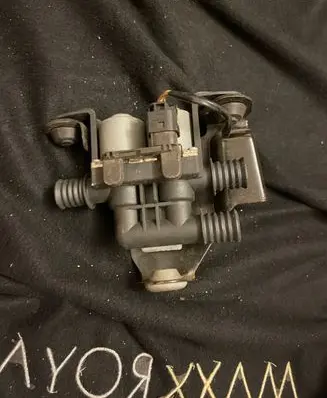 BMW 5 F10 F11 Coolant heater control valve 6910544