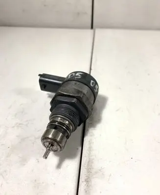 Volvo S60 Fuel pressure regulator 30750409