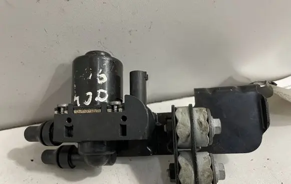 BMW 6 F06 Gran coupe Coolant heater control valve 1234657