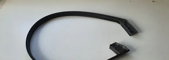 Hyundai Santa Fe Rubber seal front door window/glass 
