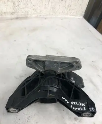 Opel Grandland X Engine mount bracket 9820297580