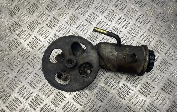 Toyota Yaris Power steering pump 52020