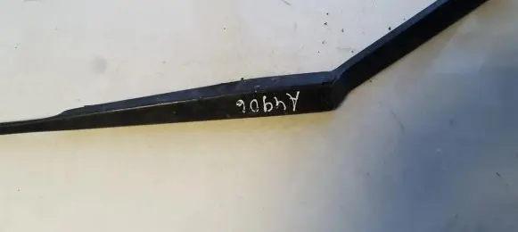 Nissan X-Trail T30 Front wiper blade arm B46RA
