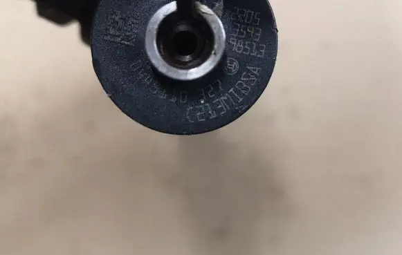 Opel Insignia A Fuel injector 0445110327