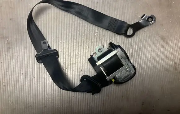 Nissan Qashqai Front seatbelt 86885JD00A 047136 E9047136