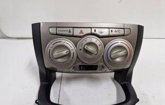 Subaru Justy Climate control/heater control trim 