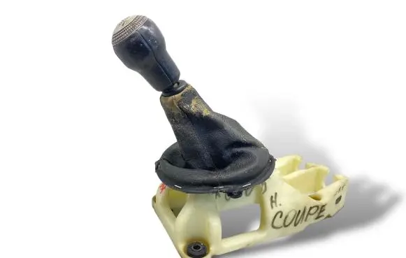Hyundai Coupe Gear shifter/selector 437302DXXX
