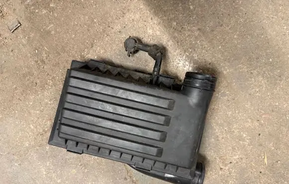 Volkswagen e-Golf Air filter box 04E129611G
