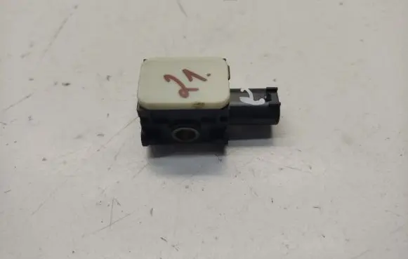 Mercedes-Benz ML W164 Airbag deployment crash/impact sensor 0038202826 170608 404645
