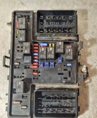 Ford Mondeo MK V Fuse module FG9T14A067HB G2811MADE 00413076