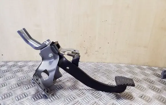 Hyundai ix35 Brake pedal 328002S950