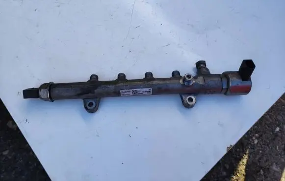 Mercedes-Benz E W212 Fuel main line pipe A6510700495 R9144Z240A
