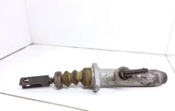 Audi 80 90 S2 B4 Clutch master cylinder 893721401D