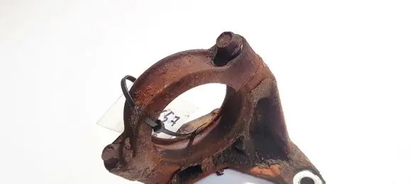 Volvo V70 Engine mounting bracket