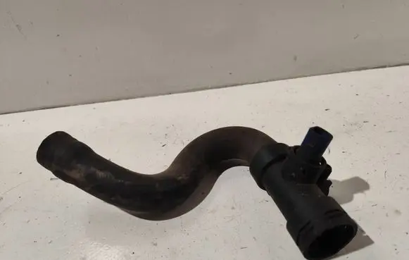 Volkswagen PASSAT B5.5 Engine coolant pipe/hose 4b0121049d
