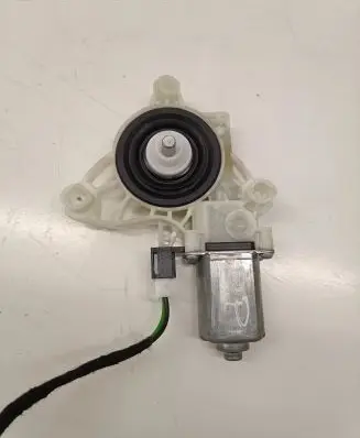 Mercedes-Benz GLA H247 Front door window regulator motor A0009065706