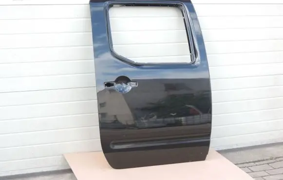 Nissan Navara D40 Rear door 82152EB332