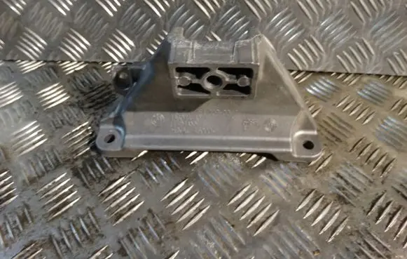 BMW 5 F10 F11 Gearbox mount 6781229