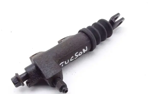 Hyundai Tucson JM Clutch slave cylinder 