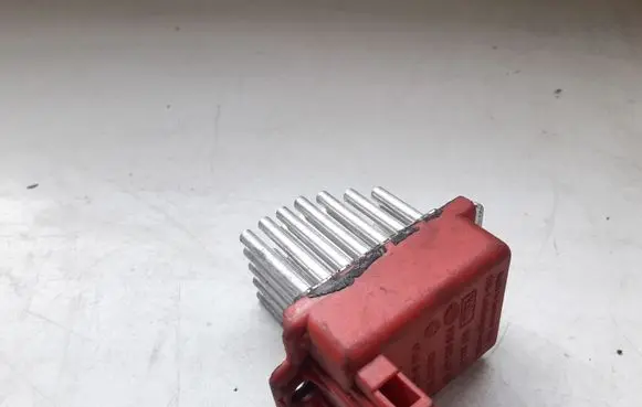 Volkswagen PASSAT B5.5 Heater blower fan relay 