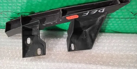 Audi Q7 4L Front bumper mounting bracket 4L0807334