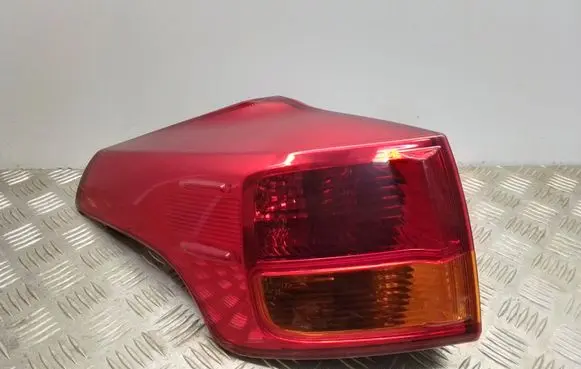Toyota RAV 4 (XA40) Rear/tail lights