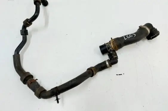 Engine coolant pipe/hose