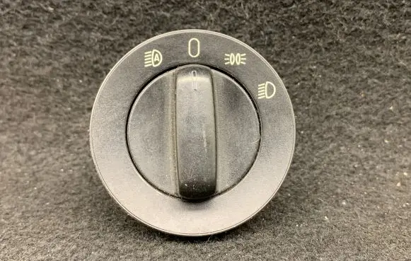 BMW 5 E39 Light switch 8352222