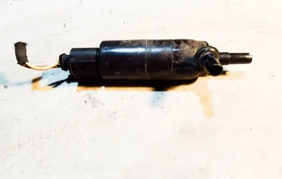 Volkswagen PASSAT B7 Windshield washer spray nozzle 6R0955681