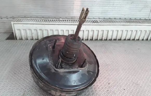 Toyota Avensis Verso Brake booster 13101011230