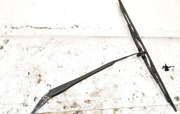 Honda FR-V Front wiper blade arm