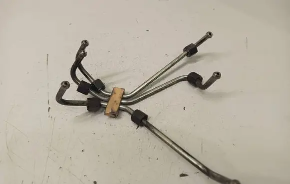 Fuel injector supply line/pipe