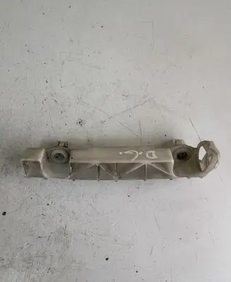 Rear bumper mounting bracket