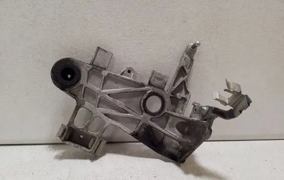 Mercedes-Benz CLS C218 X218 Air filter cleaner box bracket assembly A6510902241