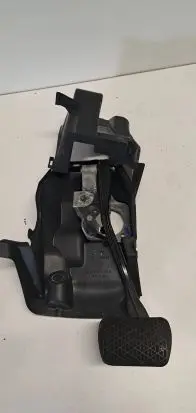 Mercedes-Benz E W211 Brake pedal A2116840918 105894