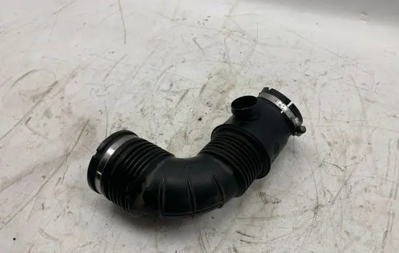 Opel Insignia A Turbo air intake inlet pipe/hose 55561787