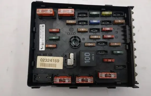 Volkswagen PASSAT B6 Fuse box set 3C0937125