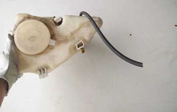Mercedes-Benz A W169 Windshield washer fluid reservoir/tank 1698690120