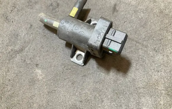 Nissan Qashqai Turbo solenoid valve 8200762162