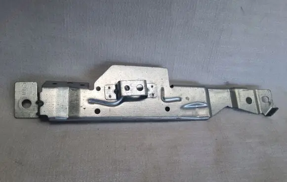 Volvo S90, V90 Fender mounting bracket 31416626