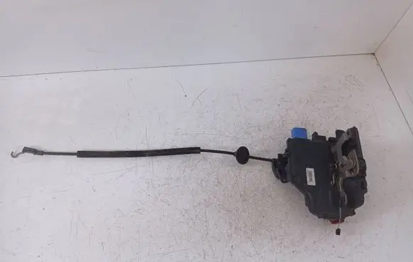 Volkswagen Golf V Rear door lock 7L0839016