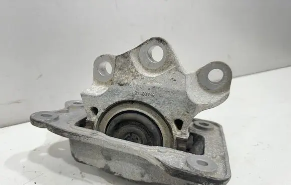 Volvo S90, V90 Engine mount bracket 31460716