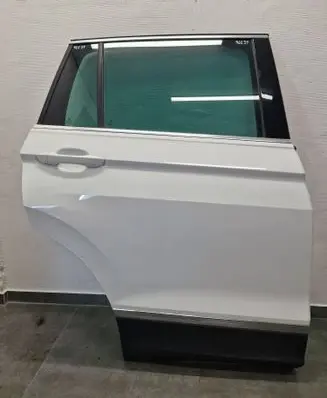 Volkswagen Tiguan Rear door 