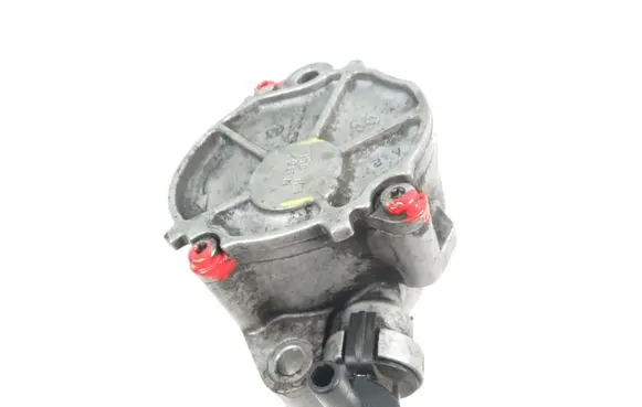 Mazda 3 I Vacuum pump D1561C1